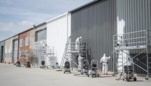 découvrez l'importance d'une entreprise spécialisée dans la peinture de bardage industriel, garantissant protection, durabilité et esthétisme aux structures industrielles.