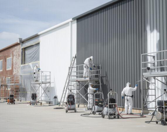 découvrez l'importance d'une entreprise spécialisée dans la peinture de bardage industriel, garantissant protection, durabilité et esthétisme aux structures industrielles.